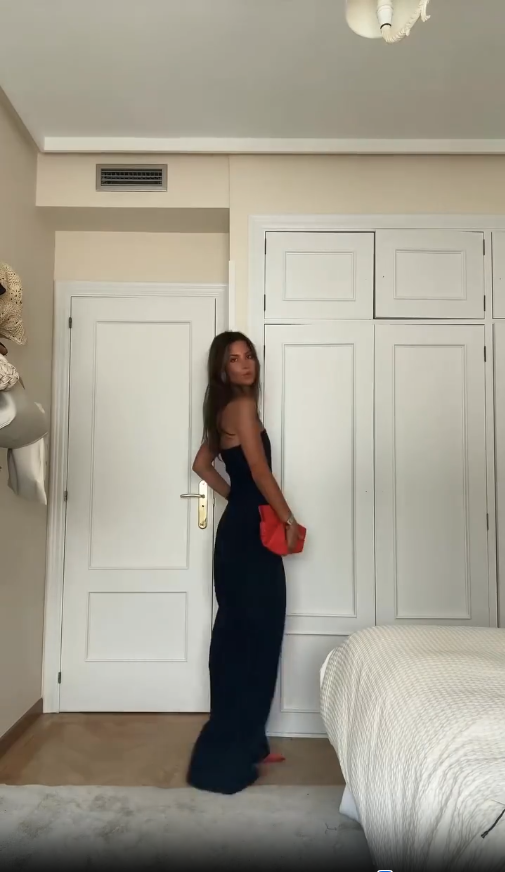 Combinaison Femme Chic Ajustée en Polyester – Élégante et Confortable pour Toutes Occasions-6