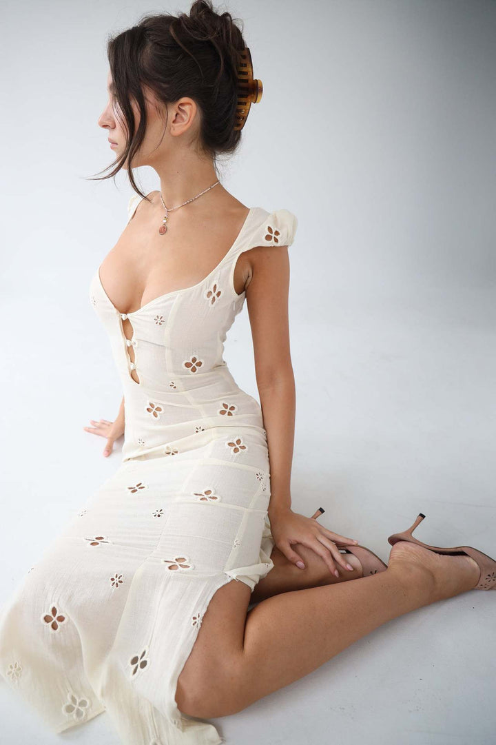 Robe MIDI Vintage en Coton Léger avec Broderie Élégante et Manches Bouffantes – Silhouette en Queue de Poisson-4