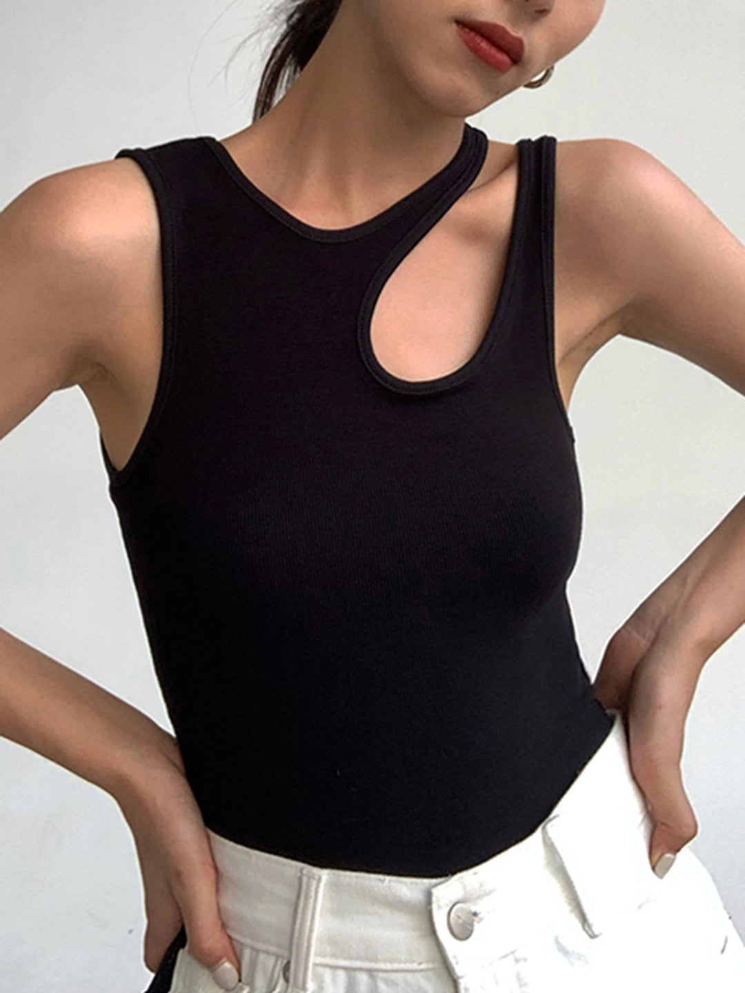 Débardeur Homme Slim Fit en Coton Élastique, Coupe Asymétrique, Idéal pour l'Été, Disponible en Noir et Blanc-6