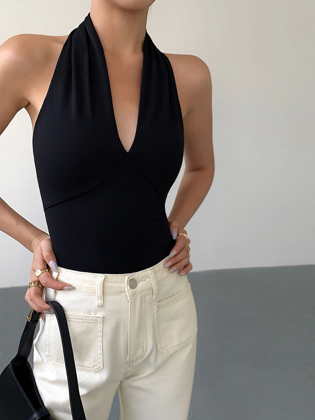 T-Shirt Femme Col en V Slim Fit en Jersey Élastique – Confort Optimal, Sans Manches, Disponible XS à XL-1