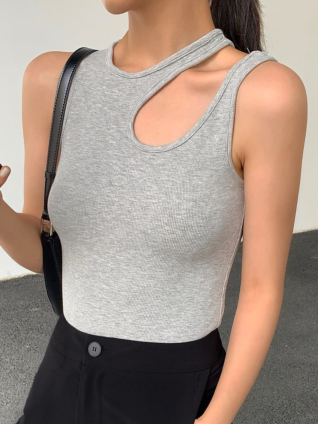 Variant image for Débardeur Homme Slim Fit en Coton Élastique, Coupe Asymétrique, Idéal pour l'Été, Disponible en Noir et Blanc-11
