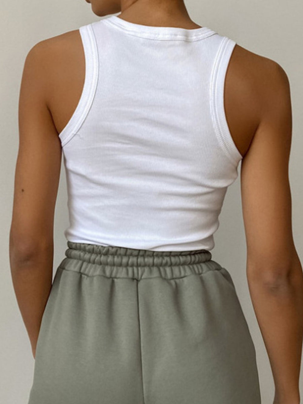 Débardeur Crop Femme en Coton et Polyester, Décolleté Équipage, Disponible en Blanc et Noir, Confortable et Élégant-2