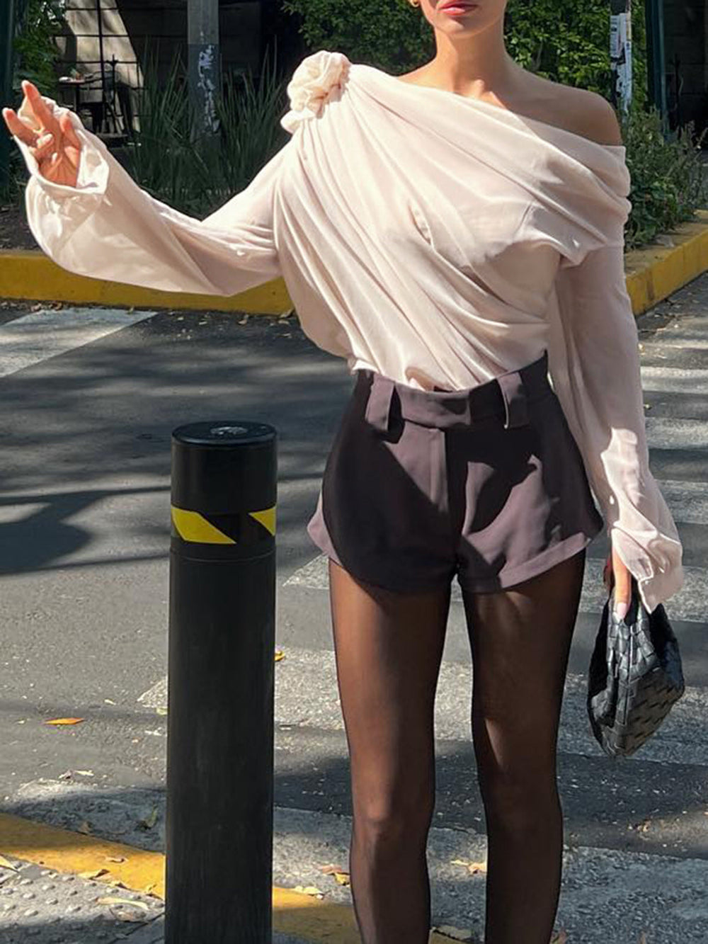 Blonnette Asymétrique en Soie avec Manches Longues et Rosette Détachable – Élégante et Confortable pour Toutes Occasions-2
