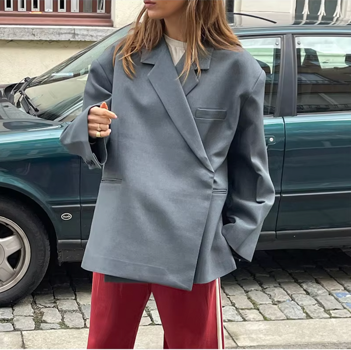 Blazer Oversize Femme Noir en Tissu Doux – Élégance Moderne et Confort Optimal 1