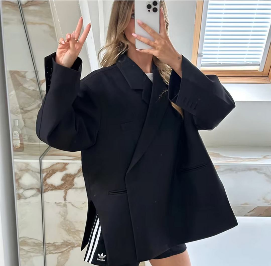 Blazer Oversize Femme Noir en Tissu Doux – Élégance Moderne et Confort Optimal 2