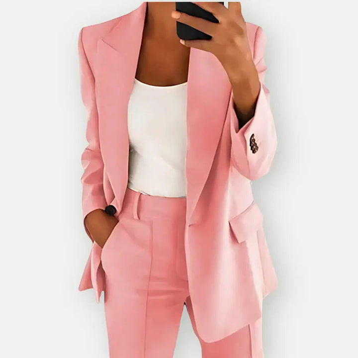 Ensemble Tailleur Femme Élégant en Tissu Premium – Blazer Sur-Mesure et Pantalon Coordonné pour un Style Professionnel 2