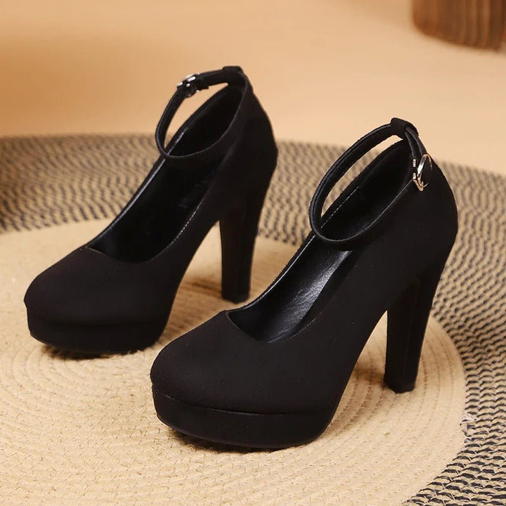 Escarpins Femme Chic et Confortable avec Bride de Cheville – Talons Hauts Noir ou Blanc 4