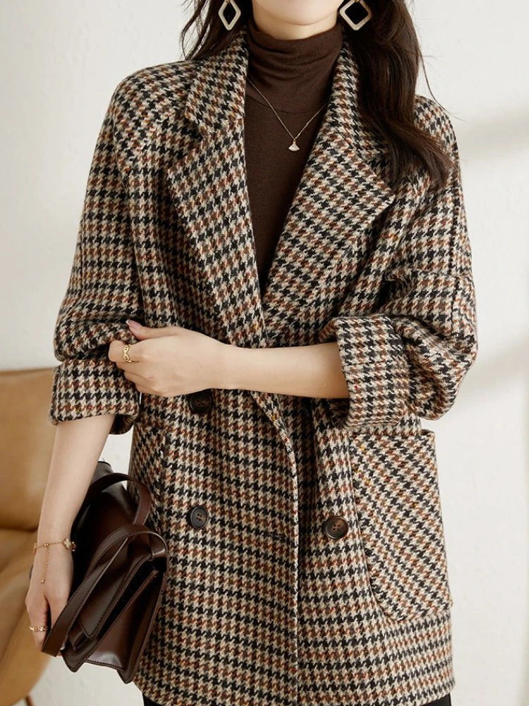 Manteau Femme Élégant Mila en Houndstooth, Coupe Ajustée pour Automne - Noir et Blanc, Tissu de Haute Qualité 1