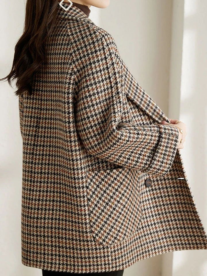 Manteau Femme Élégant Mila en Houndstooth, Coupe Ajustée pour Automne - Noir et Blanc, Tissu de Haute Qualité 3