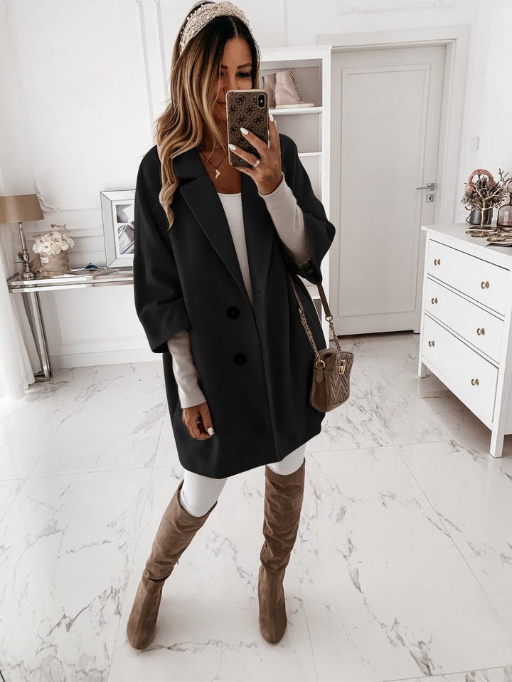 Manteau Hiver Femme Élégant Ivoire avec Boutons Contrastés – Coupe Ajustée et Confort Oversize 3