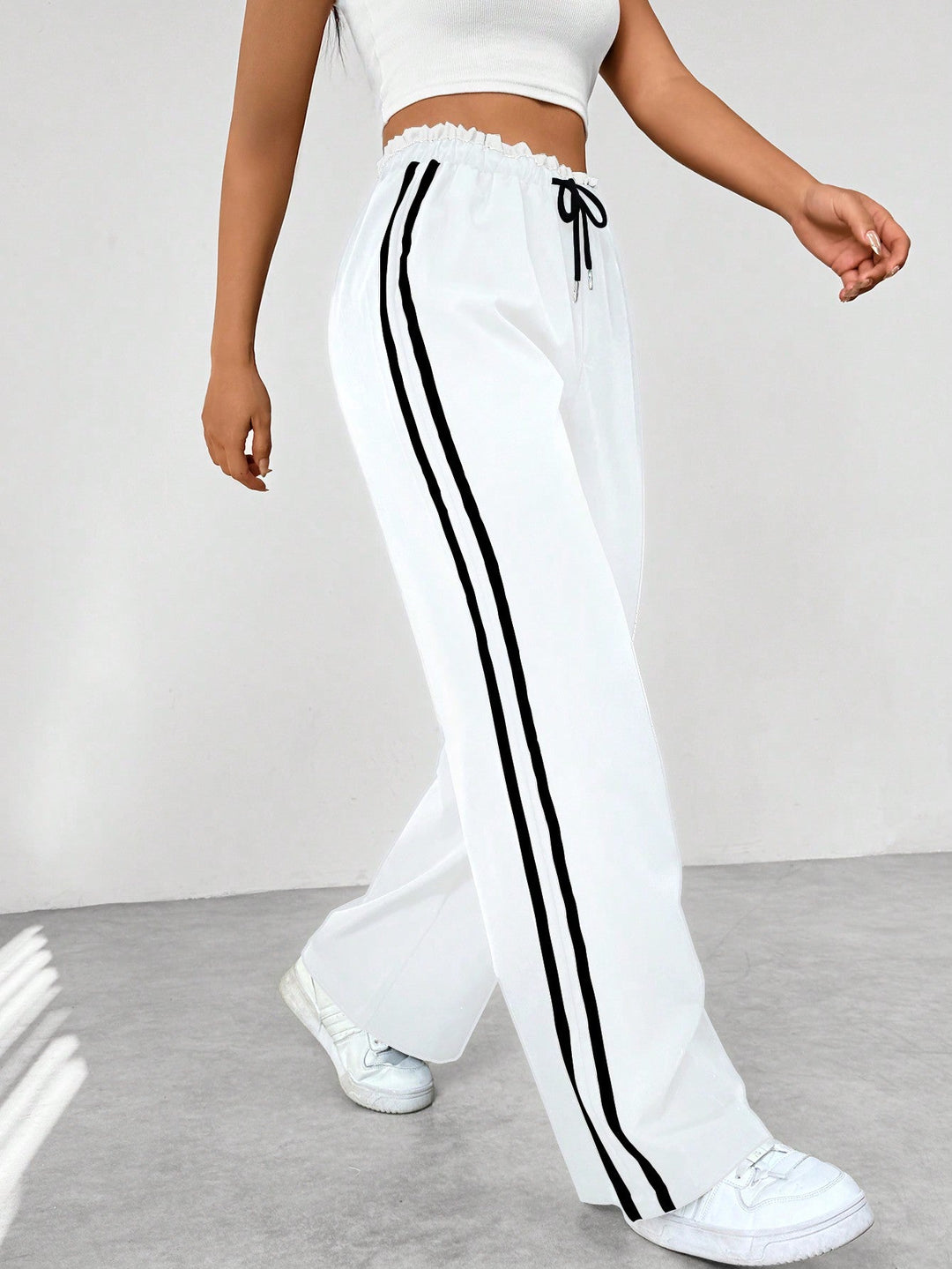 Pantalon Sportif Femme Large avec Taille Élastique et Rayures Latérales – Confort et Style Décontracté 4