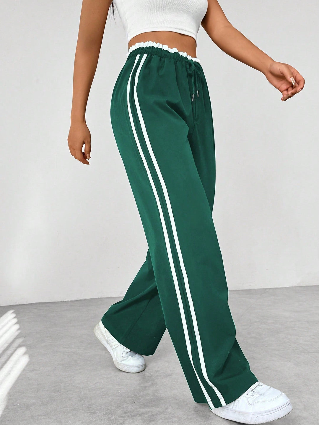 Pantalon Sportif Femme Large avec Taille Élastique et Rayures Latérales – Confort et Style Décontracté 6