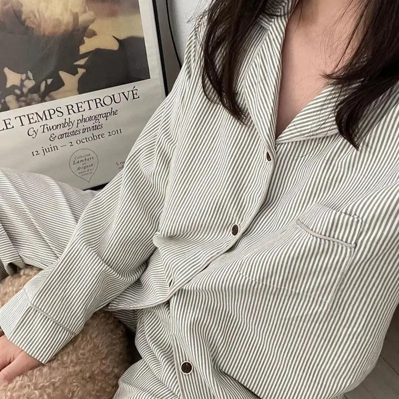 Pyjama Femme Hiver Doux Kiki en Tissu Respirant avec Motif Rayé Élégant – Confort et Détente à la Maison 0