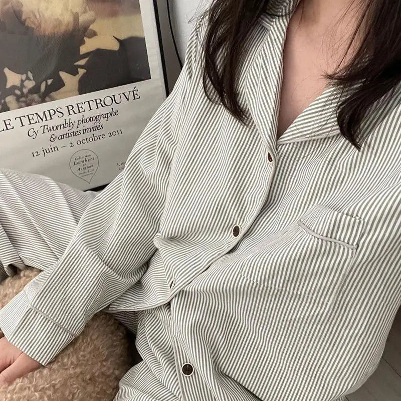 Pyjama Femme Hiver Doux Kiki en Tissu Respirant avec Motif Rayé Élégant – Confort et Détente à la Maison 1