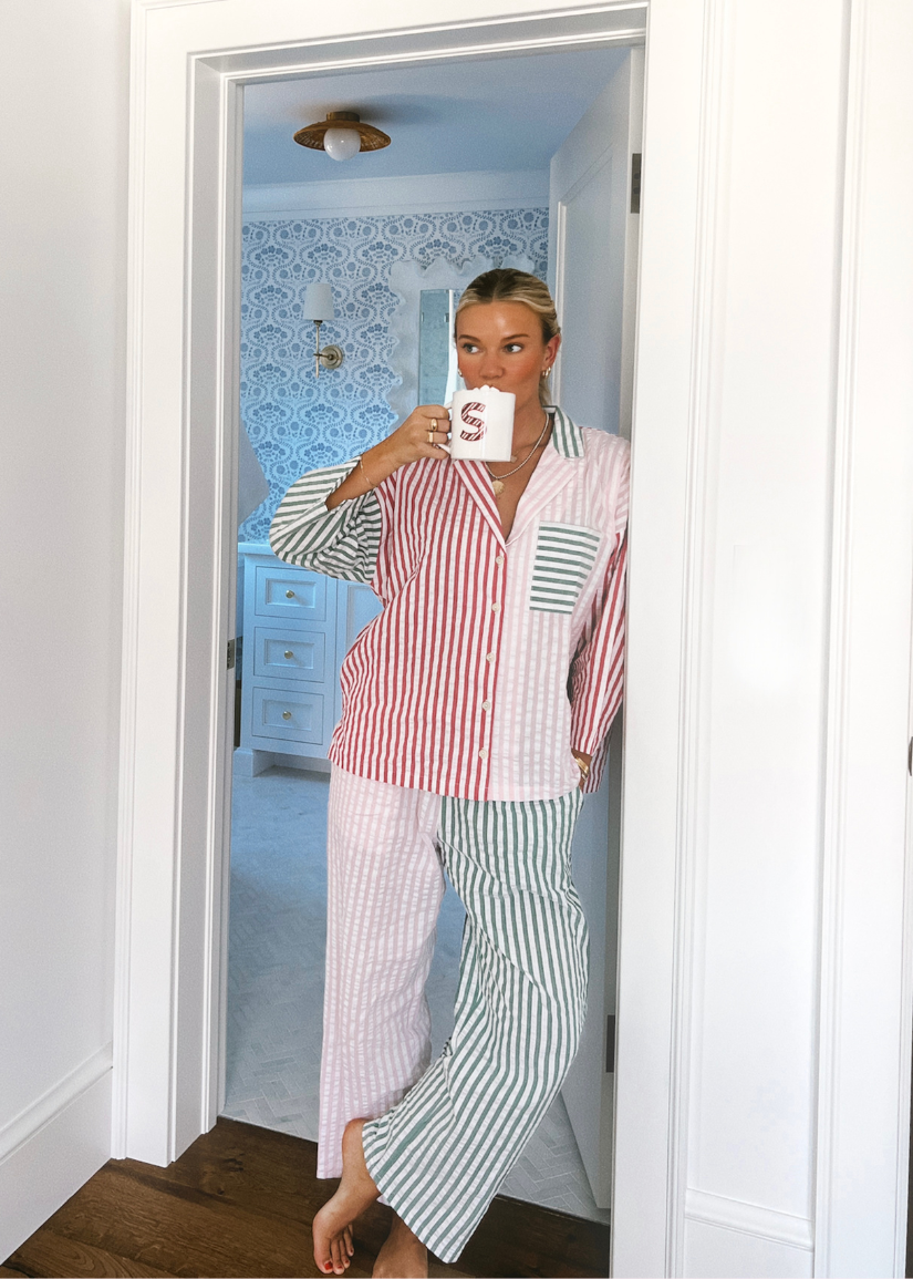 Pyjama Rayé Confortable pour Femmes – Ensemble en Tissu Respirant avec Détails Élégants 0