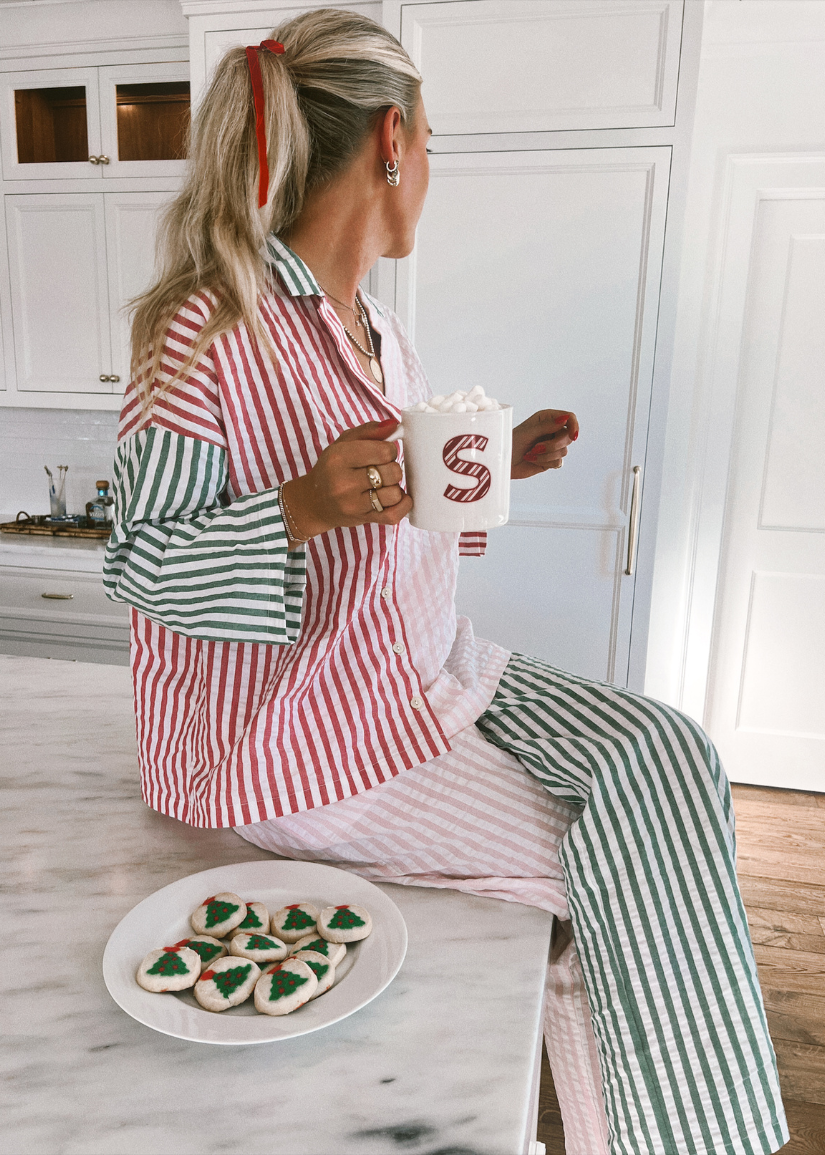 Pyjama Rayé Confortable pour Femmes – Ensemble en Tissu Respirant avec Détails Élégants 1