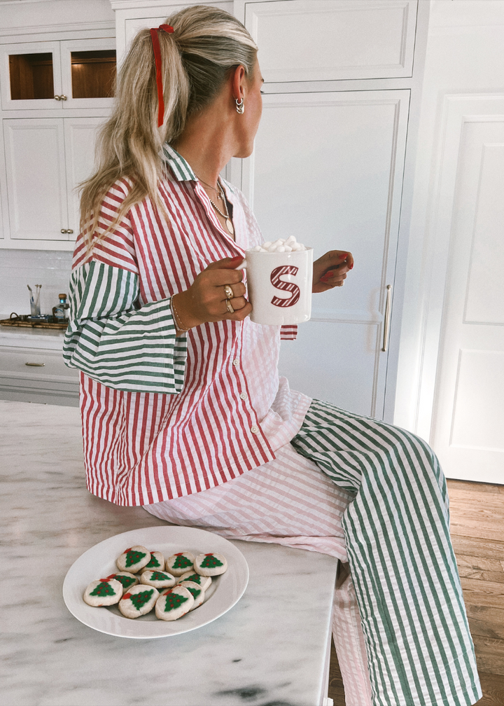 Pyjama Rayé Confortable pour Femmes – Ensemble en Tissu Respirant avec Détails Élégants 1