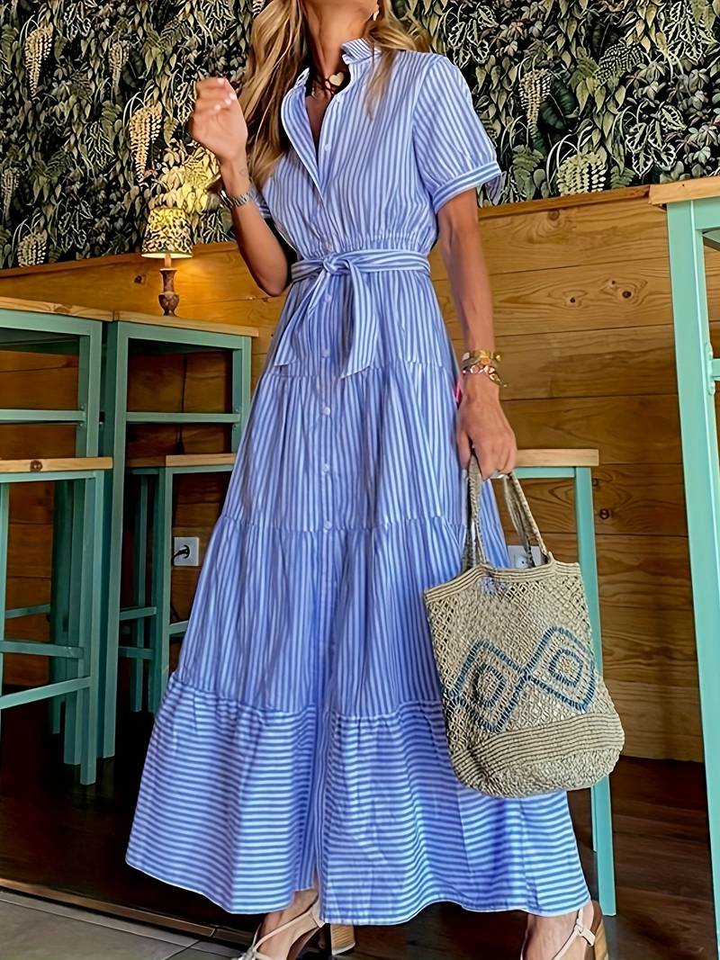 Robe Maxi Rayée avec Ceinture à La Taille – Élégance Décontractée en Bleu et Blanc 0