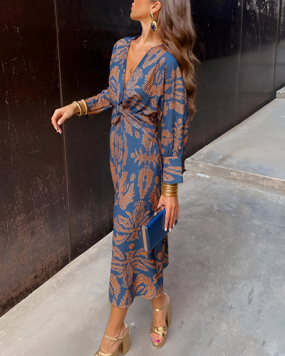 Robe Midi Femme Fleurie Bleue à Manches Longues et Décolleté en V pour un Style Chic et Élégant 0