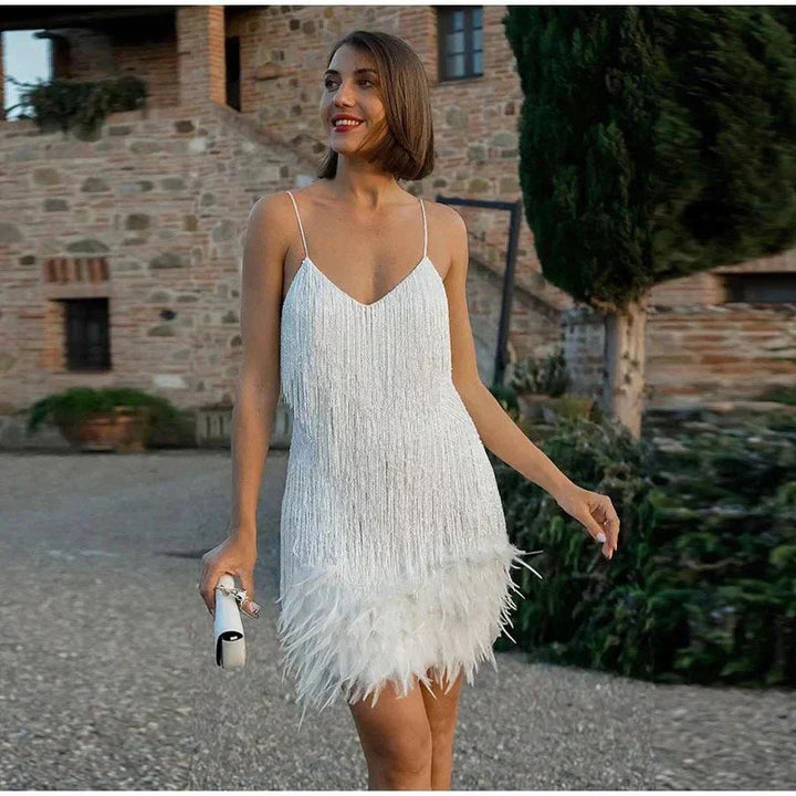 Robe de Cocktail Élégante avec Bretelles Spaghetti et Paillettes – Disponible en Blanc, Rose, Bleu Paon et Or 1