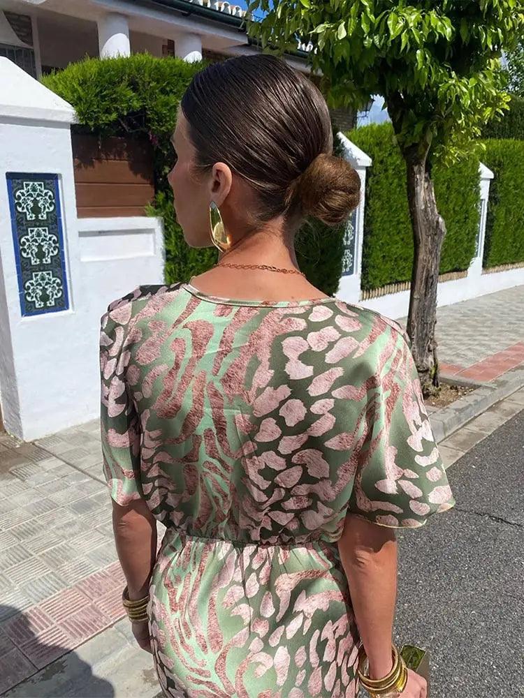 Robe de Soirée Fleurie Élégante Femme - V-Cou, Manches Courtes, Plissée, Chic et Confortable 3