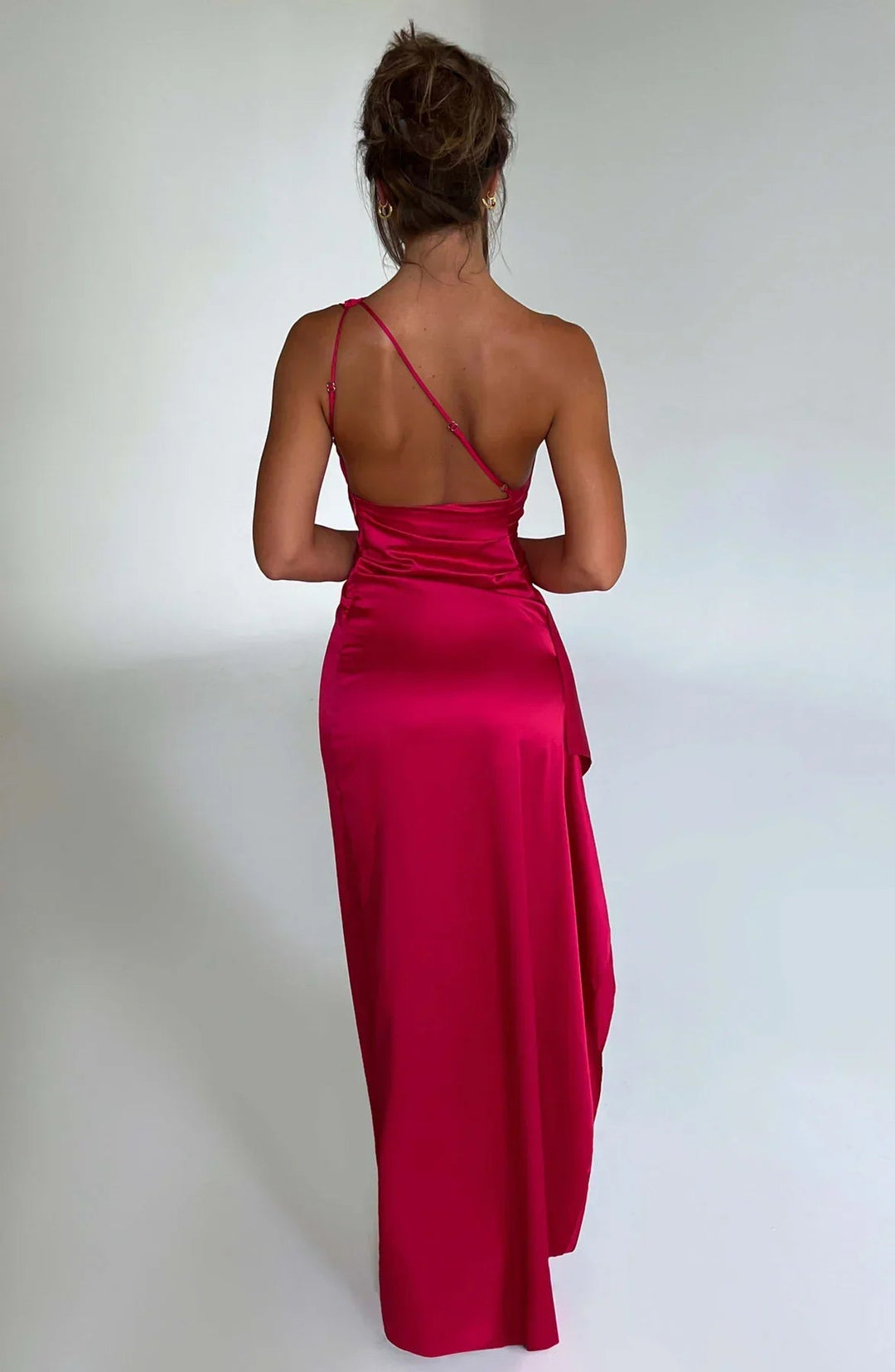 Robe de Soirée en Satin Jaida avec Design Asymétrique et Fente Latérale 2