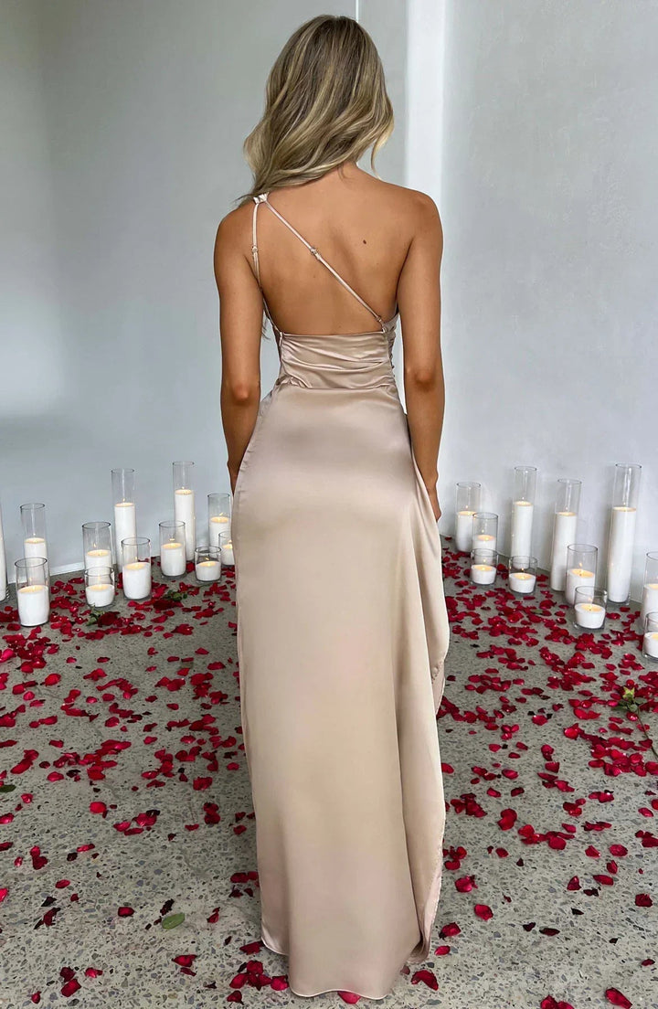 Robe de Soirée en Satin Jaida avec Design Asymétrique et Fente Latérale 4