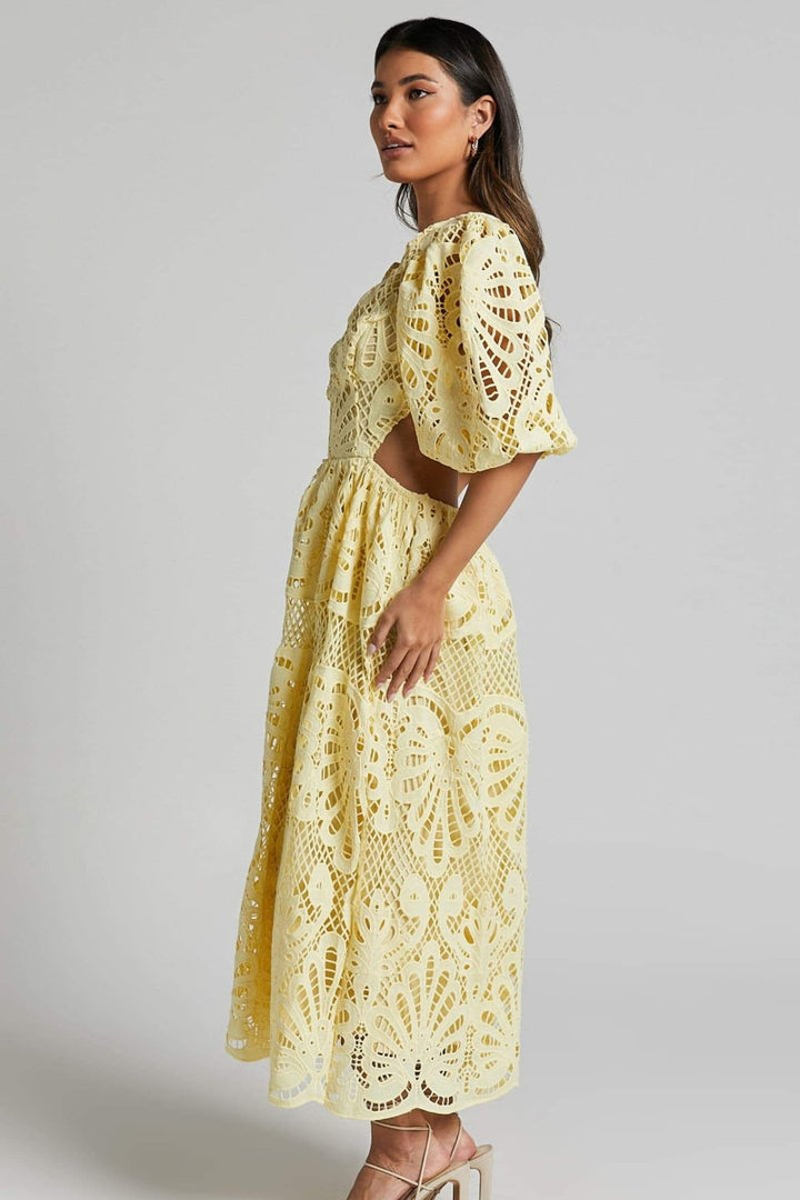 Robe en Dentelle Élégante avec Manches Bouffantes et Décolleté en V – Idéale pour les Occasions Spéciales 3